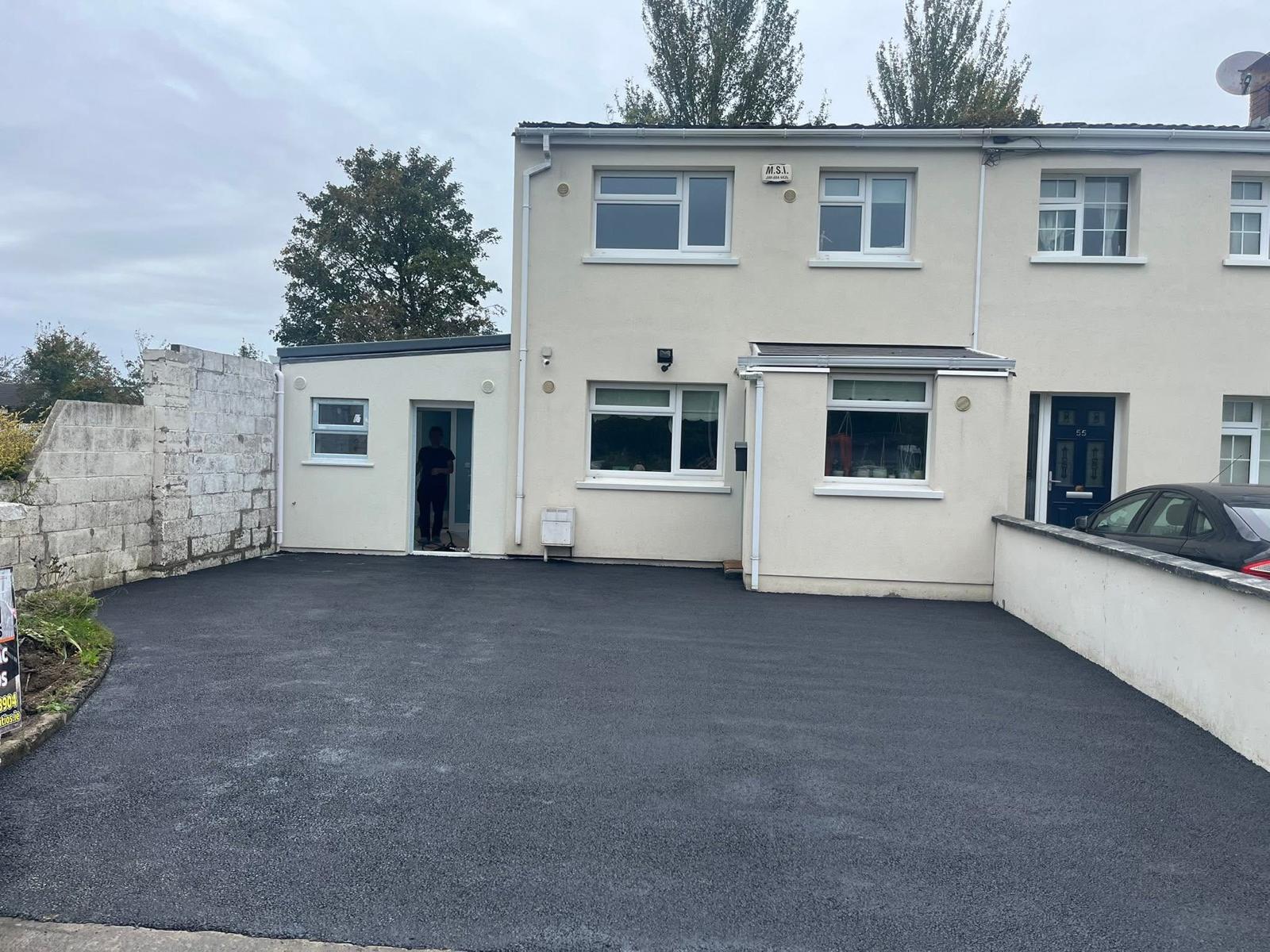 New Tarmac Driveway – Cream Home